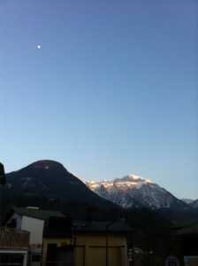 Maan boven Berchtesgaden 