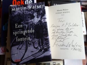 Martin Walser als jongen in de Hitler-tijd op de omslag van 'Een springende bron' 